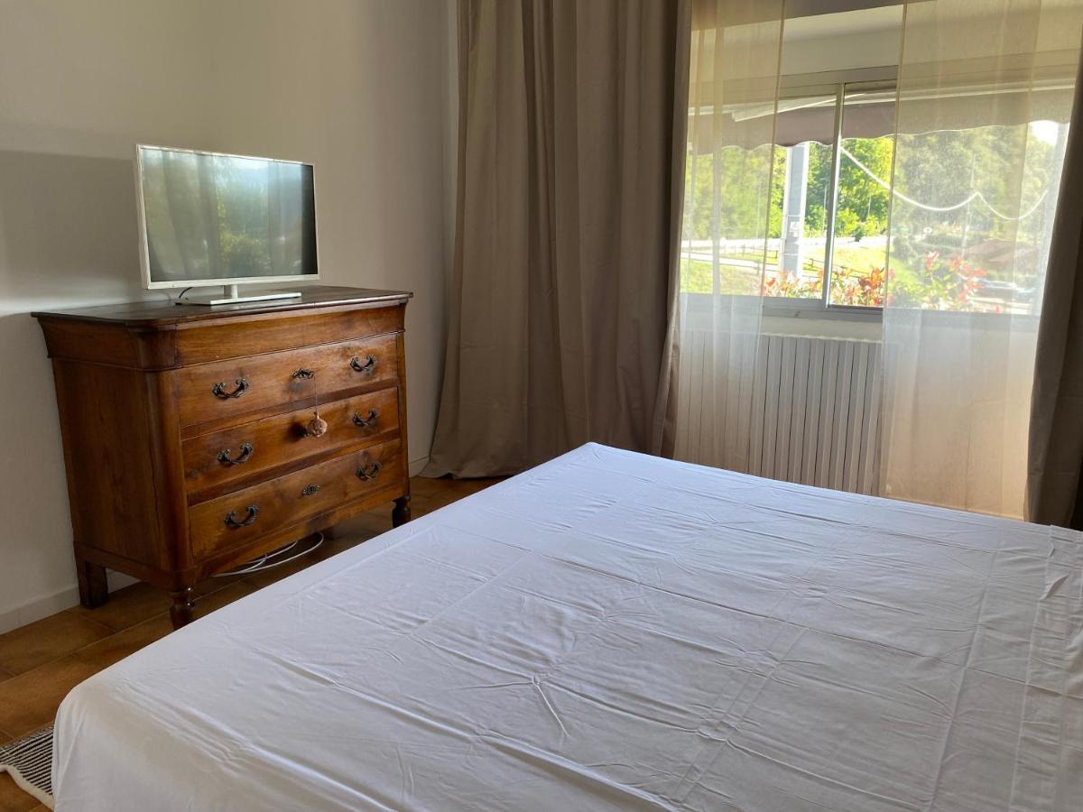 The Beach - Large Apartment With Private Beach Pettenasco Bagian luar foto