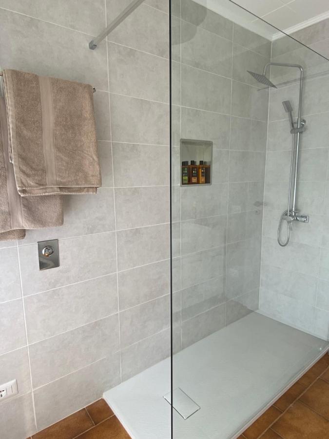 The Beach - Large Apartment With Private Beach Pettenasco Bagian luar foto