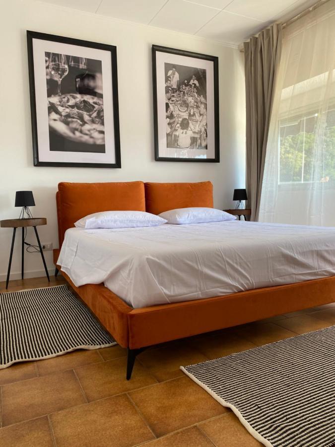 The Beach - Large Apartment With Private Beach Pettenasco Bagian luar foto