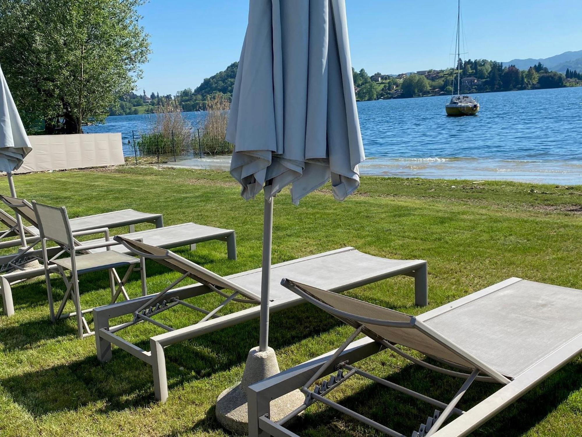 The Beach - Large Apartment With Private Beach Pettenasco Bagian luar foto