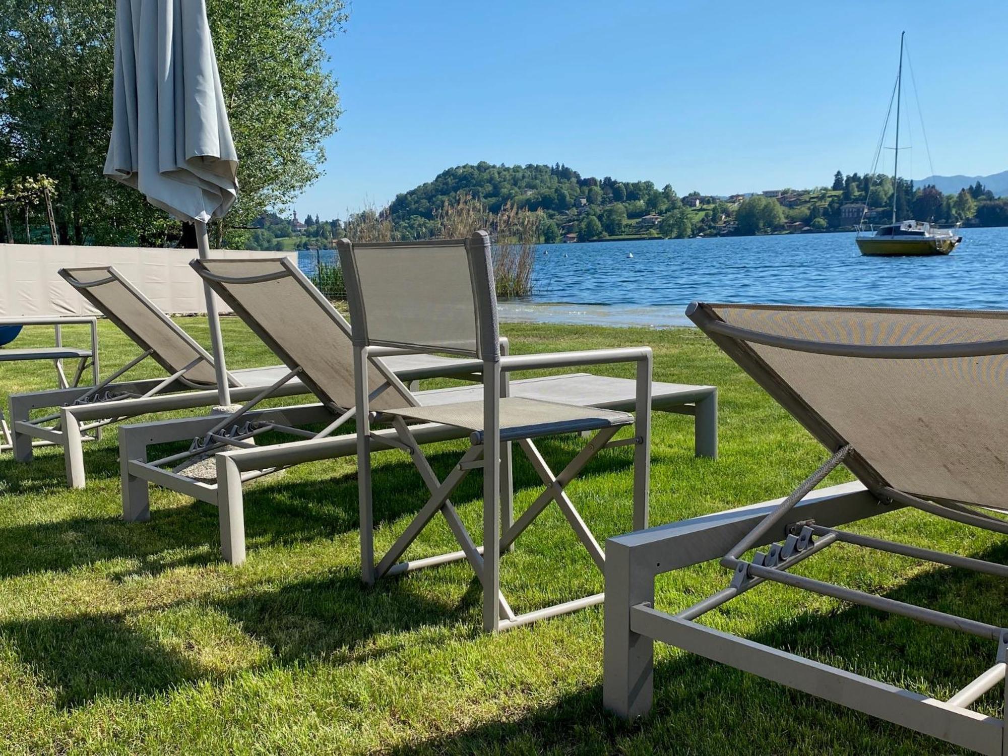 The Beach - Large Apartment With Private Beach Pettenasco Bagian luar foto