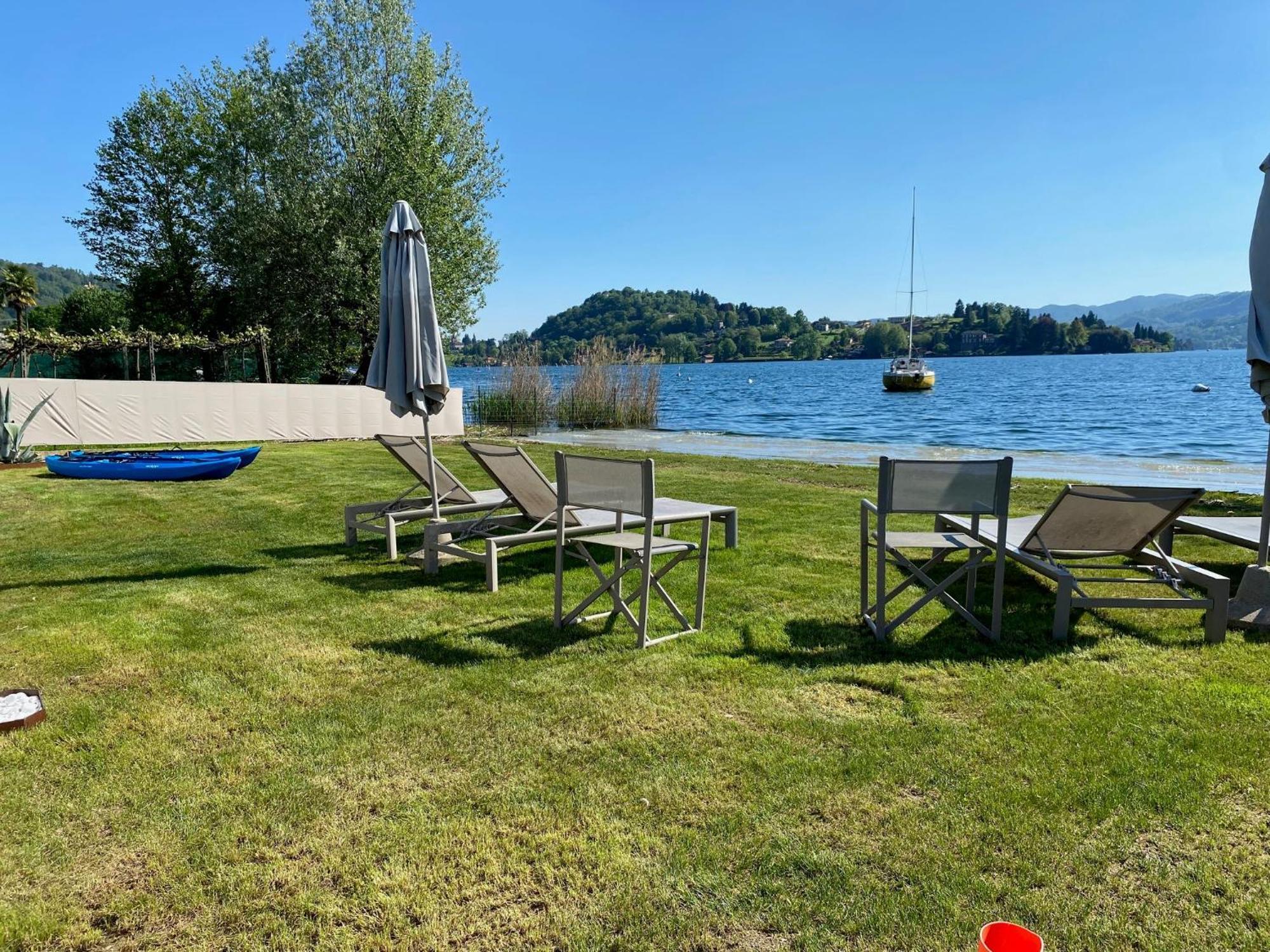 The Beach - Large Apartment With Private Beach Pettenasco Bagian luar foto